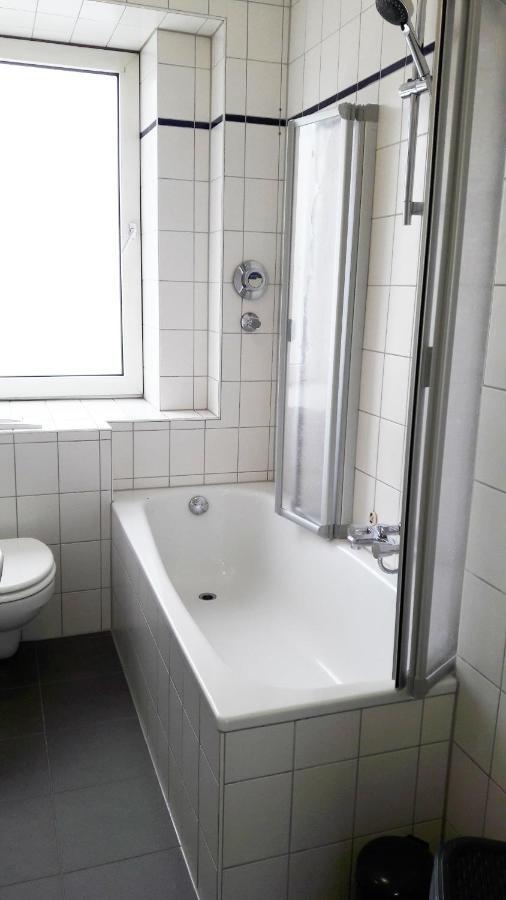 Moderne Ferienwohnung Am Wesertor Kassel Bagian luar foto